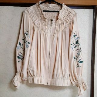 ダブルクローゼット(w closet)の袖刺繍入りギャザーボリューム袖ブルゾン(ブルゾン)