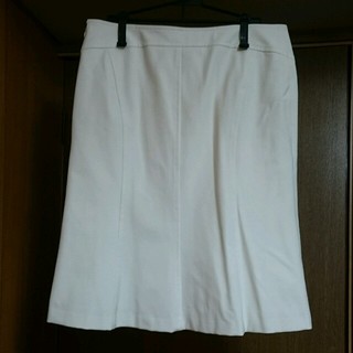 アンタイトル(UNTITLED)のUNTITLED　スカート　size4(ひざ丈スカート)