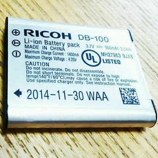 リコー(RICOH)の値下中☆使用１度のみ！RICOHデジカメ☆リチャージャブルバッテリーDB-100(コンパクトデジタルカメラ)