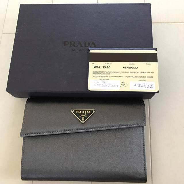 PRADA(プラダ)の新品‼︎折りたたみ財布 レディースのファッション小物(財布)の商品写真