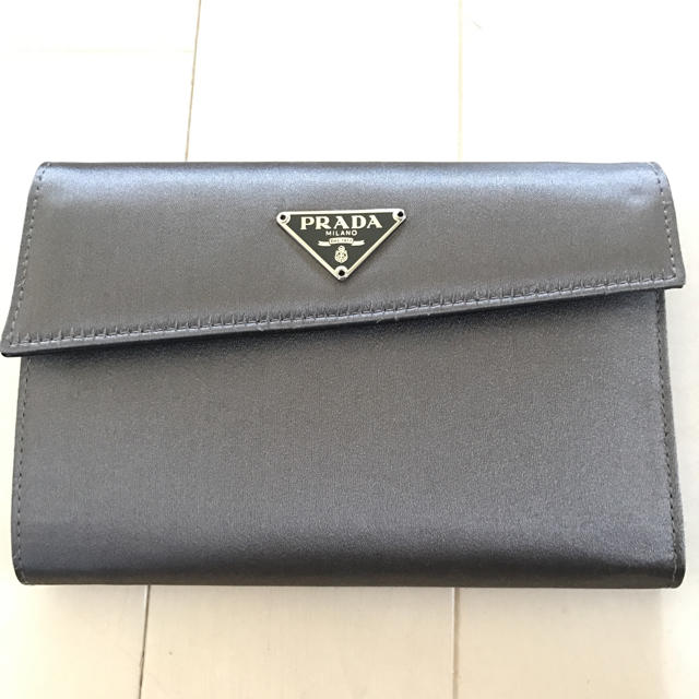 PRADA(プラダ)の新品‼︎折りたたみ財布 レディースのファッション小物(財布)の商品写真