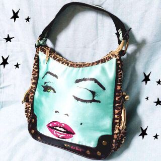 ベッツィジョンソン(BETSEY JOHNSON)のベッツィーマリリンモンロー？柄バッグ(ショルダーバッグ)