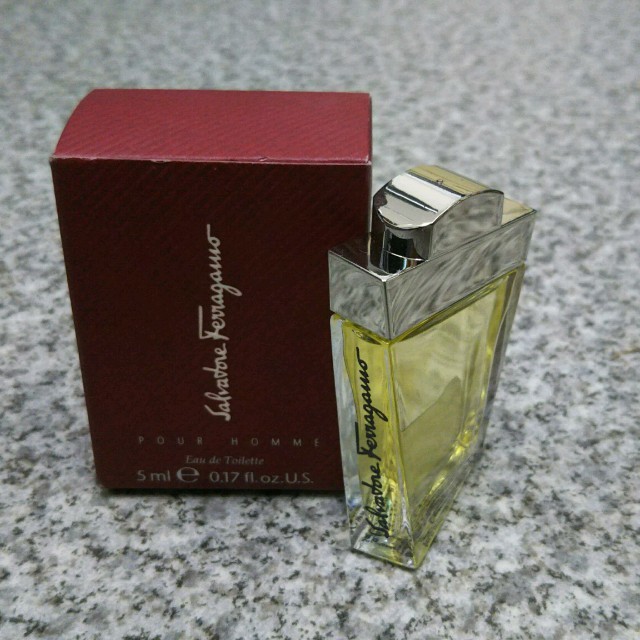 Salvatore Ferragamo(サルヴァトーレフェラガモ)のサルバトーレ フェラガモ プールオム オードトワレ 5ml ミニ香水 コスメ/美容の香水(香水(男性用))の商品写真