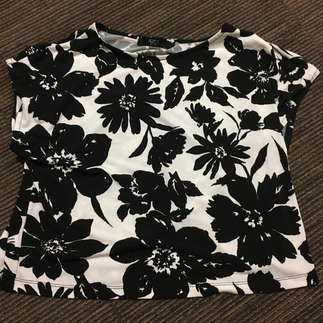 AZUL by moussy(アズールバイマウジー)の花柄トップス レディースのトップス(Tシャツ(半袖/袖なし))の商品写真