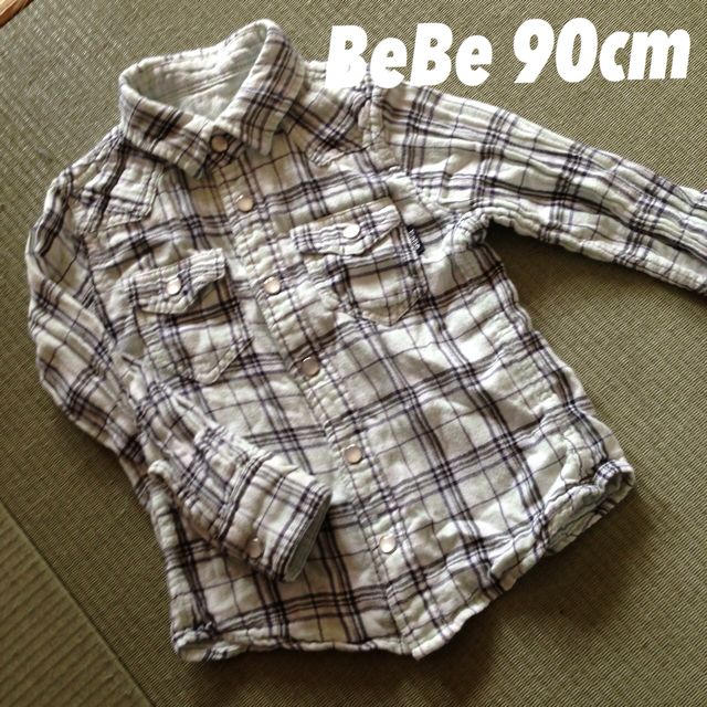 BeBe(ベベ)の90cm リバーシブルシャツ キッズ/ベビー/マタニティのキッズ服男の子用(90cm~)(その他)の商品写真