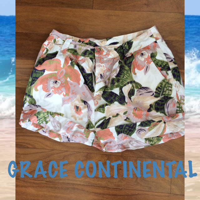 GRACE CONTINENTAL(グレースコンチネンタル)の花柄ショーパン レディースのパンツ(ショートパンツ)の商品写真