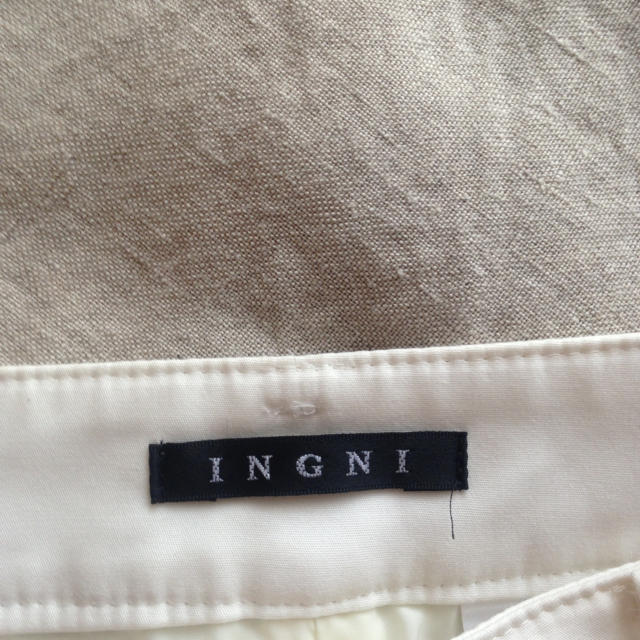 INGNI(イング)のINGNI  白パンツ レディースのパンツ(クロップドパンツ)の商品写真