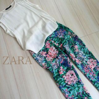 ザラ(ZARA)のZARA♡花柄パンツ(クロップドパンツ)