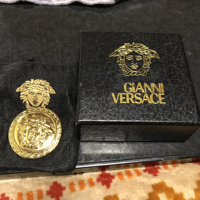 Gianni Versace - ヴェルサーチブローチの通販 by くるみ's shop