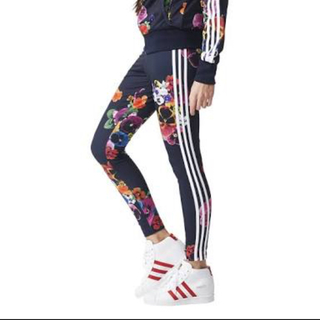アディダス(adidas)のadidas パンジー柄 レギンス floral burst leggings (レギンス/スパッツ)