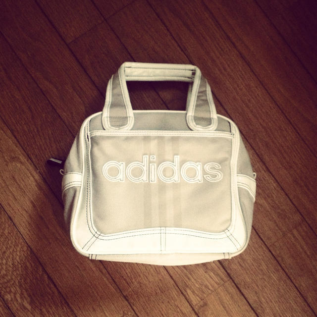 adidas(アディダス)のAddidas♡ボックストート！ レディースのバッグ(ハンドバッグ)の商品写真
