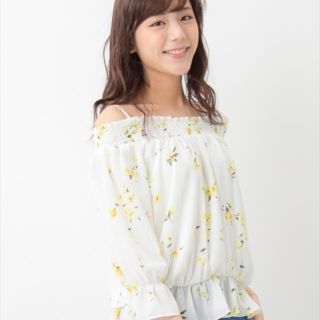 イング(INGNI)のINGNI 花柄シャーリングオフショル(カットソー(長袖/七分))