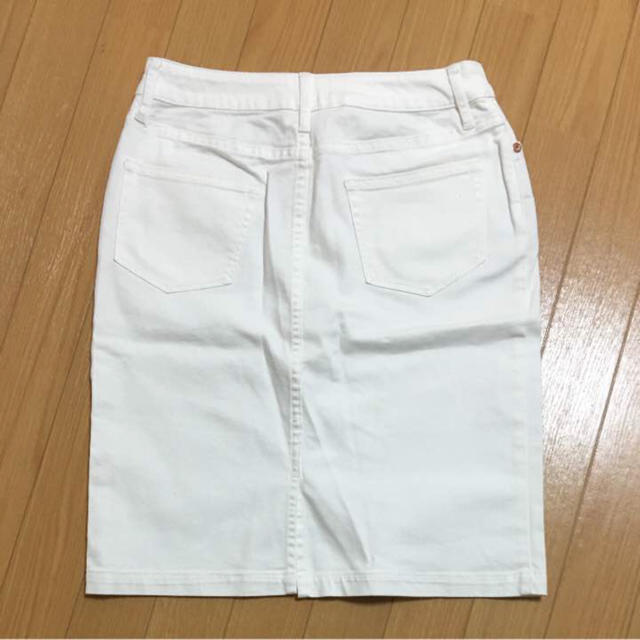 MUJI (無印良品)(ムジルシリョウヒン)の無印 ホワイトスカート 新品未使用 レディースのスカート(ひざ丈スカート)の商品写真