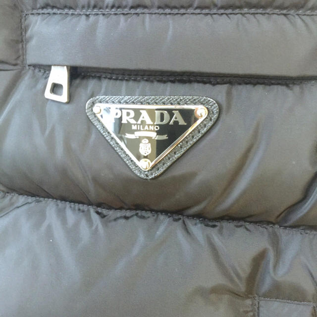 PRADA(プラダ)のプラダ ダウンベスト 黒 サイズS〜M モンクレール supreme 正規品 メンズのジャケット/アウター(ダウンジャケット)の商品写真