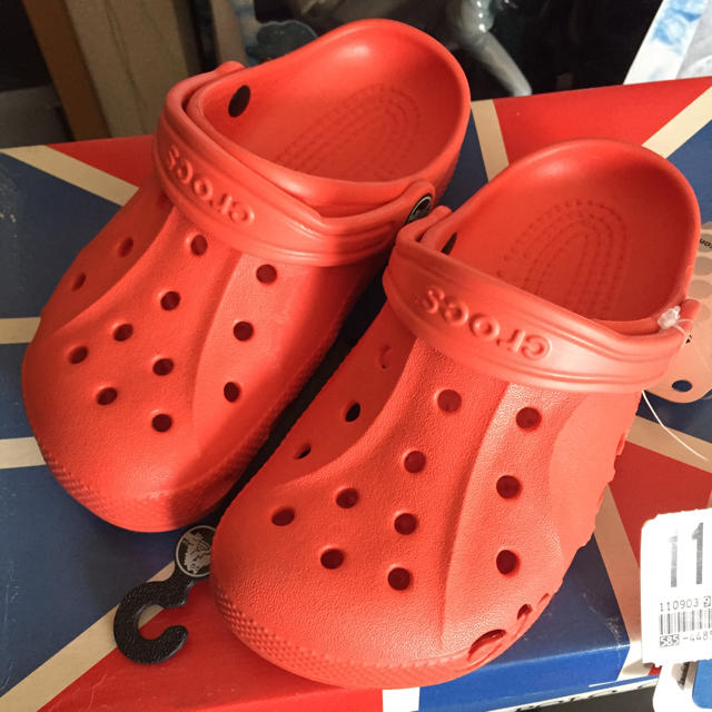 crocs(クロックス)の新品クロックス 18cm オレンジ キッズ/ベビー/マタニティのキッズ靴/シューズ(15cm~)(サンダル)の商品写真