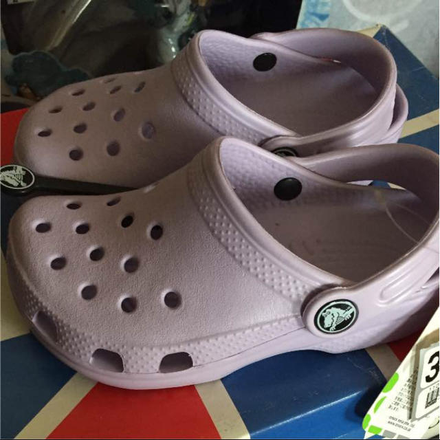 crocs(クロックス)の新品クロックス 17cm パープル キッズ/ベビー/マタニティのキッズ靴/シューズ(15cm~)(サンダル)の商品写真