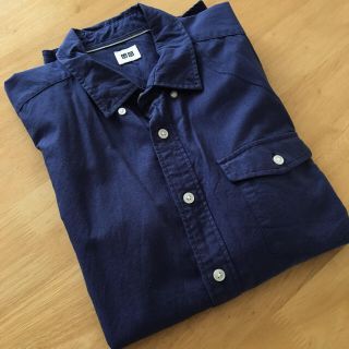 ユニクロ(UNIQLO)のmen's ブルー五分袖シャツ(シャツ)