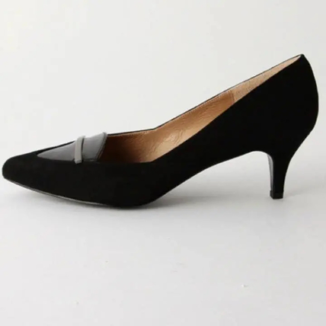 Odette e Odile(オデットエオディール)の新品同様  オデットエオディール メタルプレート パンプス 黒 23 レディースの靴/シューズ(ハイヒール/パンプス)の商品写真
