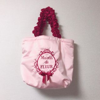 メゾンドフルール(Maison de FLEUR)のMaison de FLEUR メゾンドフルール フリルハンドバッグ ピンク(ハンドバッグ)