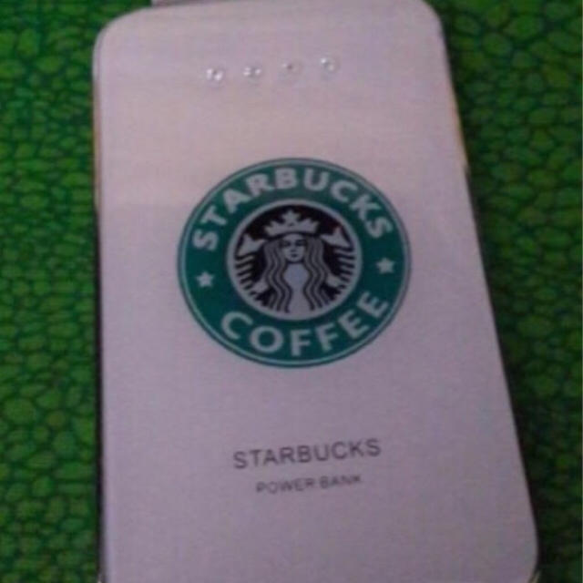 Starbucks Coffee(スターバックスコーヒー)の★スタバ好き注目(#^.^#)スマホ充電器8800mAh★ホワイト(^-^)/ スマホ/家電/カメラのスマートフォン/携帯電話(バッテリー/充電器)の商品写真