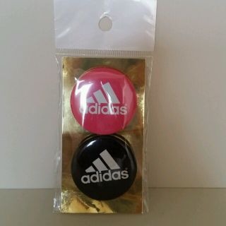 アディダス(adidas)の最終値下げ adidas アディダス ブリキバッチ(バッジ/ピンバッジ)