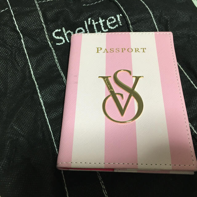 Victoria's Secret(ヴィクトリアズシークレット)のVICTORIA SECRET パスケース パスポート ポーチ PINK レディースのファッション小物(名刺入れ/定期入れ)の商品写真