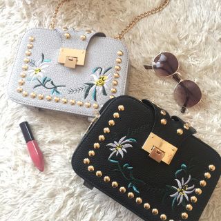 ザラ(ZARA)のトレンド刺繍BAG(ショルダーバッグ)