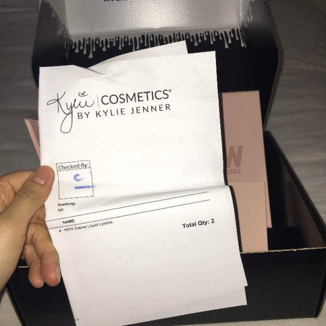 Kylie Cosmetics(カイリーコスメティックス)のKKW creme liquid lip kit コスメ/美容のベースメイク/化粧品(リップグロス)の商品写真