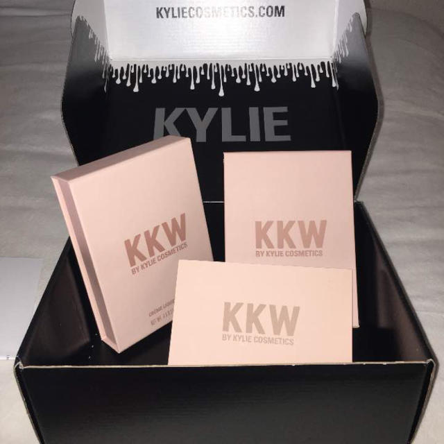 Kylie Cosmetics(カイリーコスメティックス)のKKW creme liquid lip kit コスメ/美容のベースメイク/化粧品(リップグロス)の商品写真