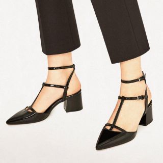 ザラ(ZARA)のZARA アンクルストラップサンダル size37(サンダル)