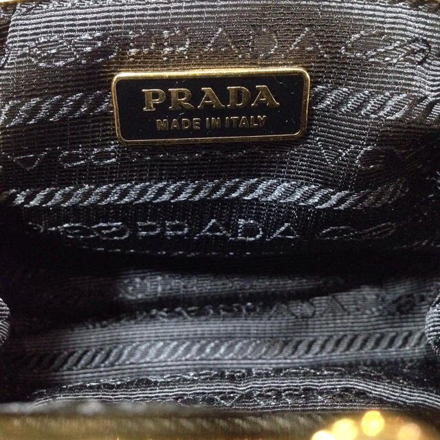 PRADA(プラダ)のプラダ 財布 小銭入れ がま口 正規品 新品同等 レディースのファッション小物(財布)の商品写真