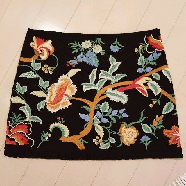 ZARA(ザラ)のzara♡刺繍ミニスカート レディースのスカート(ミニスカート)の商品写真