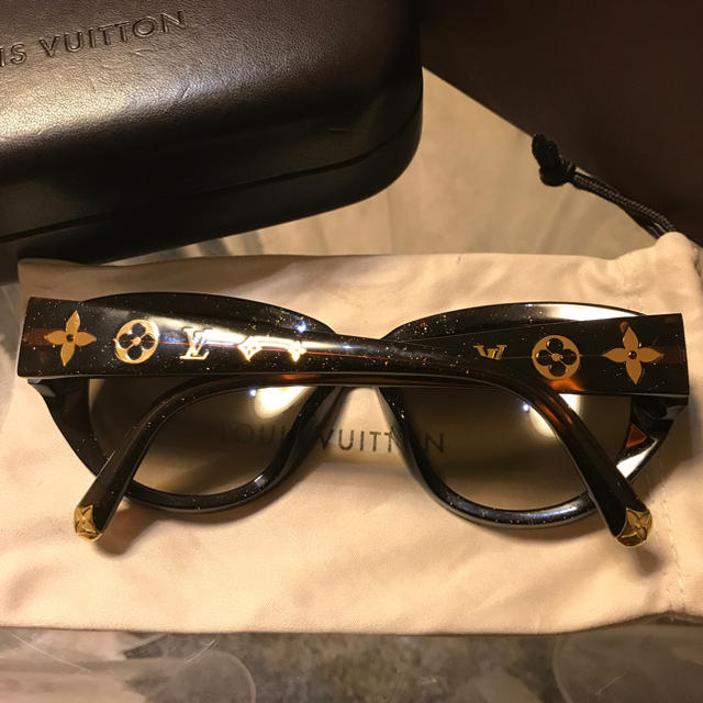 LOUIS VUITTON(ルイヴィトン)のルイヴィトンのサングラス オプセシオンキャットアイ レディースのファッション小物(サングラス/メガネ)の商品写真