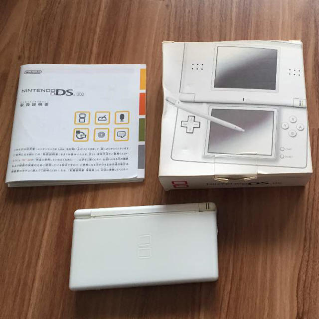 任天堂(ニンテンドウ)のDS Lite 本体、DSソフトドラクエ5 天空の花嫁、えいご漬け他 エンタメ/ホビーのゲームソフト/ゲーム機本体(携帯用ゲームソフト)の商品写真