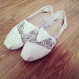 フラワー(flower)のtoms レースシューズ(スリッポン/モカシン)