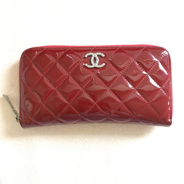 CHANEL(シャネル)のCHANEL エナメル 長財布 赤 レディースのファッション小物(財布)の商品写真