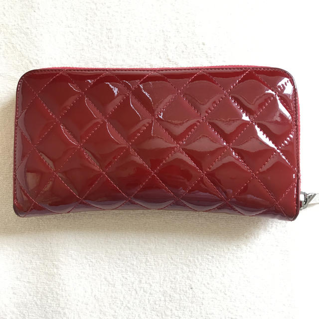 CHANEL(シャネル)のCHANEL エナメル 長財布 赤 レディースのファッション小物(財布)の商品写真