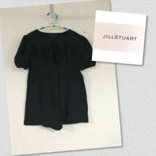 ジルスチュアート(JILLSTUART)のジルスチュアート リボンモチーフ パフ袖カットソー黒(カットソー(半袖/袖なし))