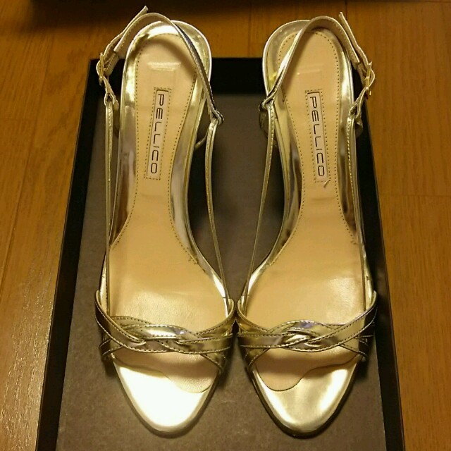 DEUXIEME CLASSE(ドゥーズィエムクラス)のペリーコ♡ゴールドサンダル レディースの靴/シューズ(サンダル)の商品写真