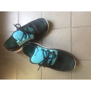 アンダーアーマー(UNDER ARMOUR)のUNDER ARMOUR　アンダーアーマー　スニーカー　24.5cm　(スニーカー)