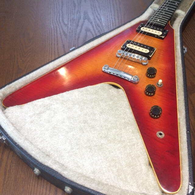 Gibson(ギブソン)の【希少個体】 1983年製 Gibson USA The "V"（フライングV) 楽器のギター(エレキギター)の商品写真