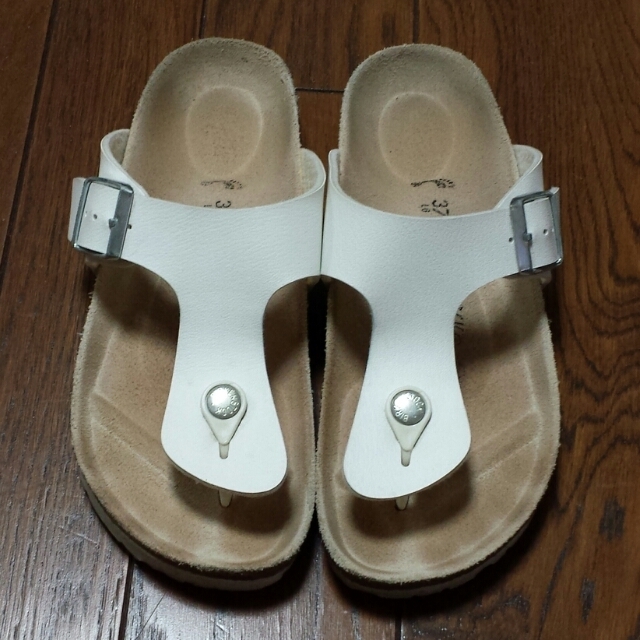 BIRKENSTOCK(ビルケンシュトック)のビルケン　白サンダル レディースの靴/シューズ(サンダル)の商品写真