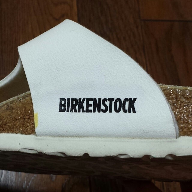 BIRKENSTOCK(ビルケンシュトック)のビルケン　白サンダル レディースの靴/シューズ(サンダル)の商品写真