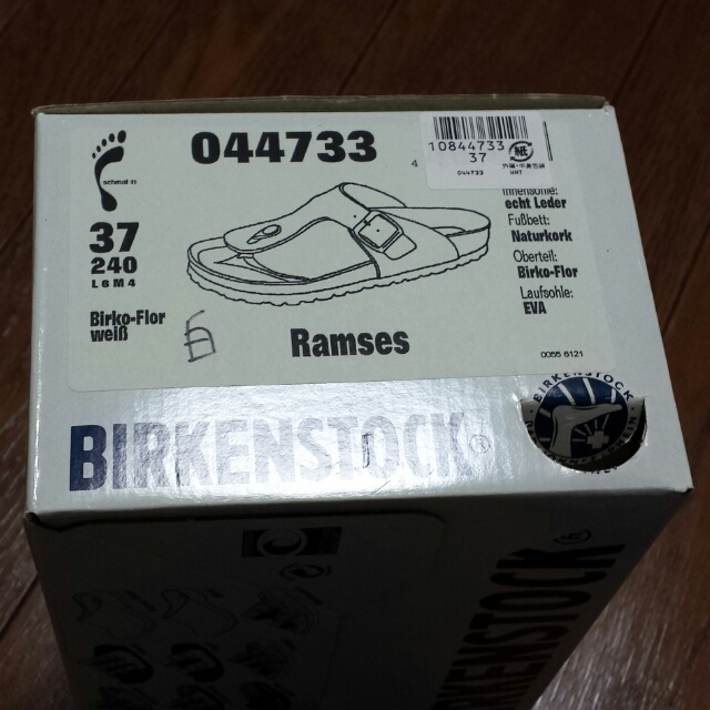 BIRKENSTOCK(ビルケンシュトック)のビルケン　白サンダル レディースの靴/シューズ(サンダル)の商品写真