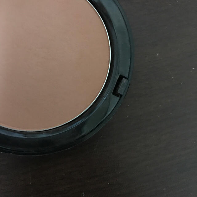 BOBBI BROWN(ボビイブラウン)のBOBBI BROWN bronzing powder コスメ/美容のベースメイク/化粧品(フェイスカラー)の商品写真