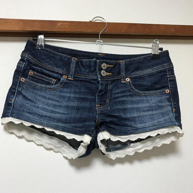 American Eagle(アメリカンイーグル)のアメリカンイーグル♡裾刺繍レースデニムショートパンツ♡4サイズ レディースのパンツ(ショートパンツ)の商品写真