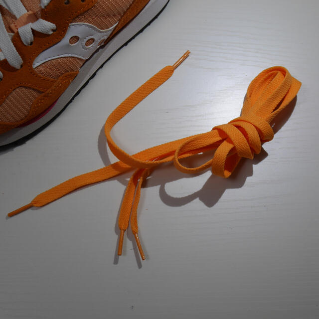 SAUCONY(サッカニー)のsaucony サッカニー オレンジ スニーカー 23.5 レディースの靴/シューズ(スニーカー)の商品写真