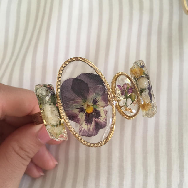 Viola Bangle 🌼 ハンドメイドのアクセサリー(ブレスレット/バングル)の商品写真