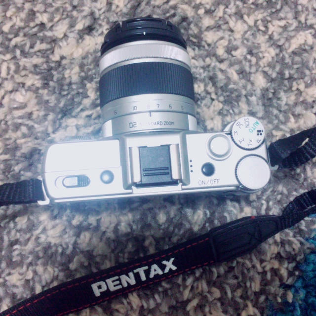 PENTAX(ペンタックス)のPENTAX Q10 ダブルズームレンズキット ミラーレス カメラ シルバー スマホ/家電/カメラのカメラ(ミラーレス一眼)の商品写真