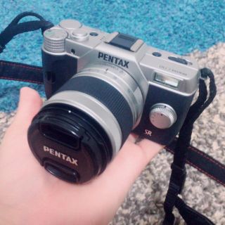 ペンタックス(PENTAX)のPENTAX Q10 ダブルズームレンズキット ミラーレス カメラ シルバー(ミラーレス一眼)